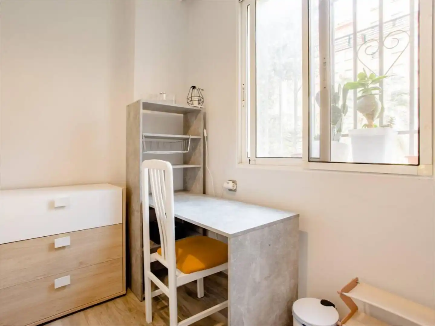 Zimmer in Camí Vell de Xirivella, 5, Soternes Schlafzimmer von Wohnung zur untervermieten in Valencia mit Möbliert und Balkon