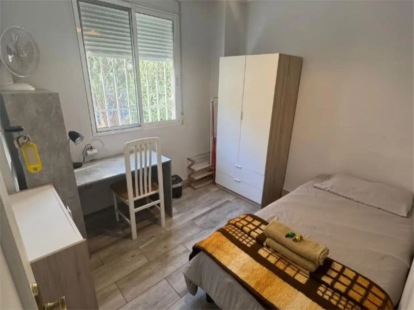 Zimmer in Camí Vell de Xirivella, 5, Soternes Schlafzimmer von Wohnung zur untervermieten in Valencia mit Möbliert und Balkon