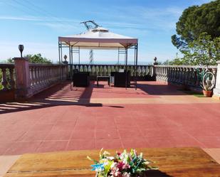 Terrassa de Finca rústica en venda en Candeleda amb Aire condicionat, Terrassa i Piscina