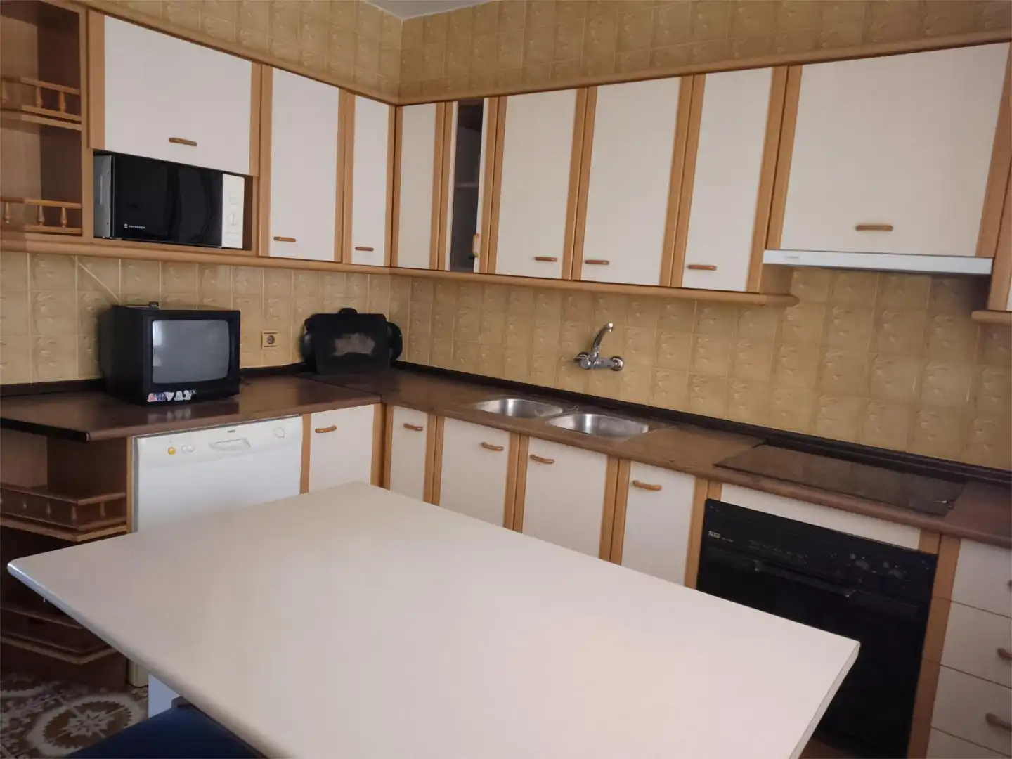 Flat for sale in Calle de la Cilla, 26, Granja de Torrehermosa Kitchen of Flat for sale in Granja de Torrehermosa with Air Conditioner, Heating and Terrace