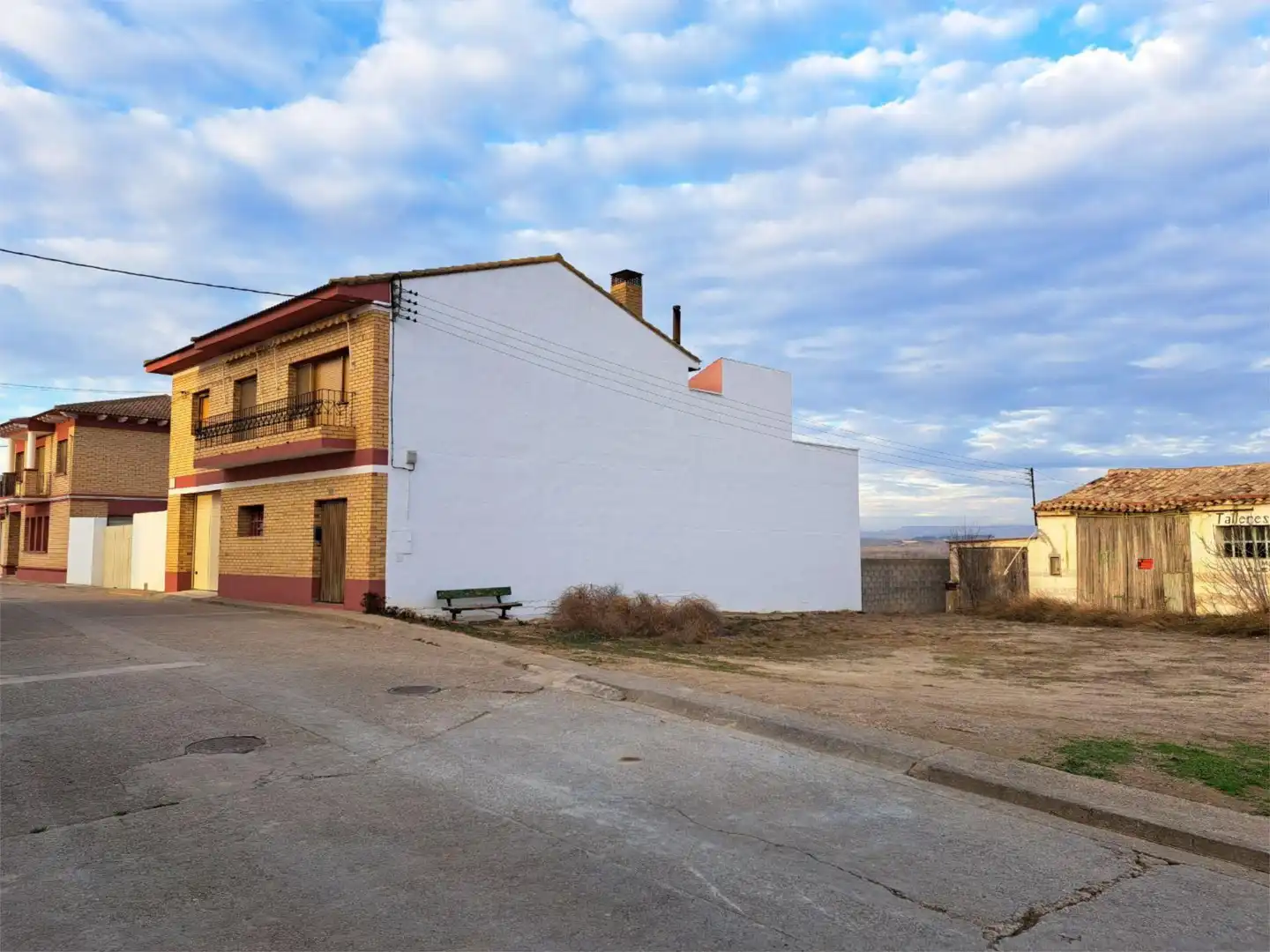 Vista exterior de Local en venta en Lalueza