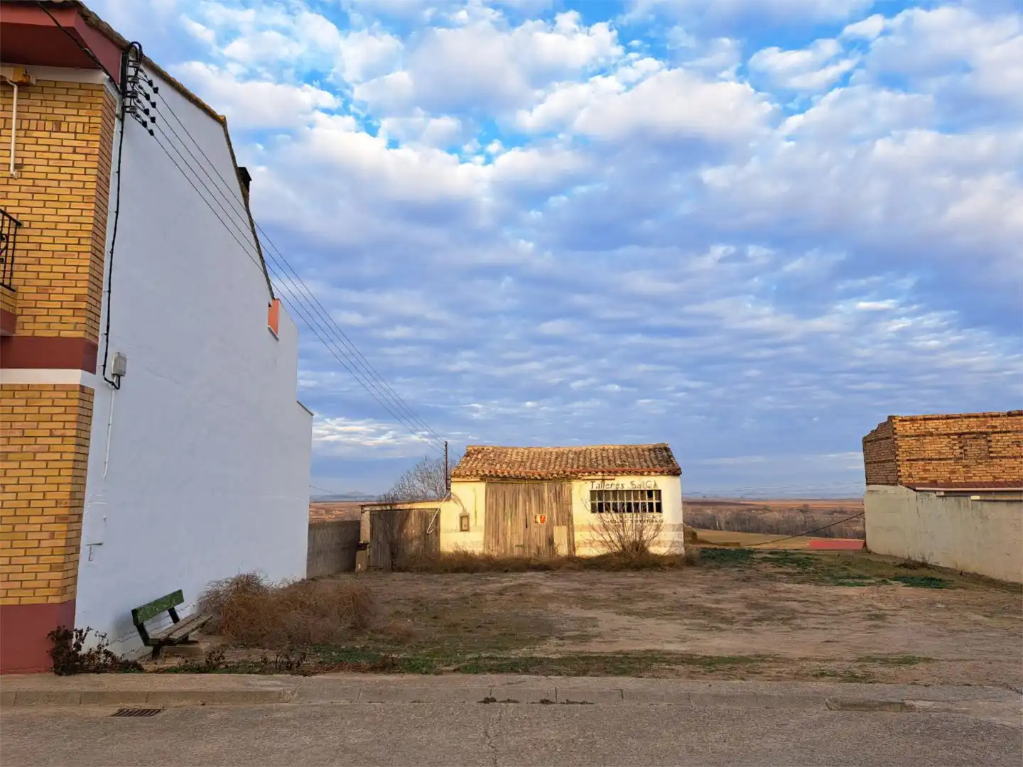 Vista exterior de Local en venta en Lalueza