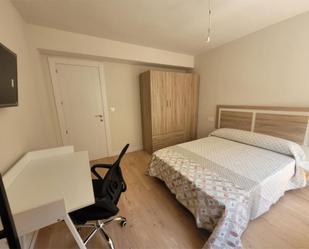 Bedroom of Flat to share in Salamanca Capital  with Balcony