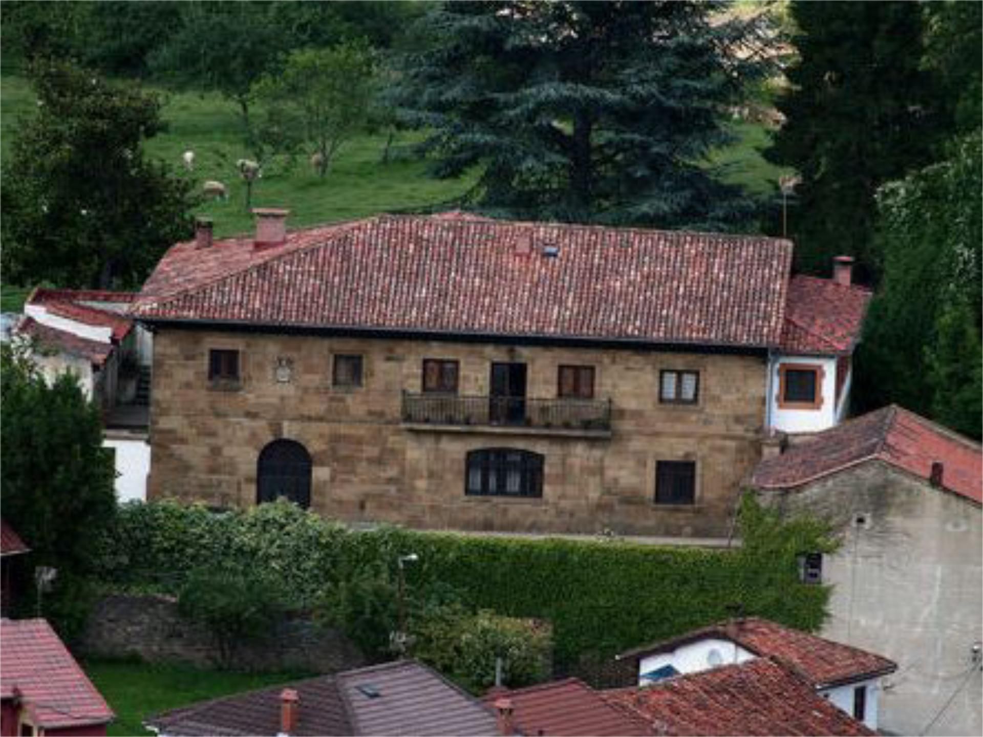 Vista exterior de Finca rústica en venda en Aller amb Calefacció, Jardí privat i Traster
