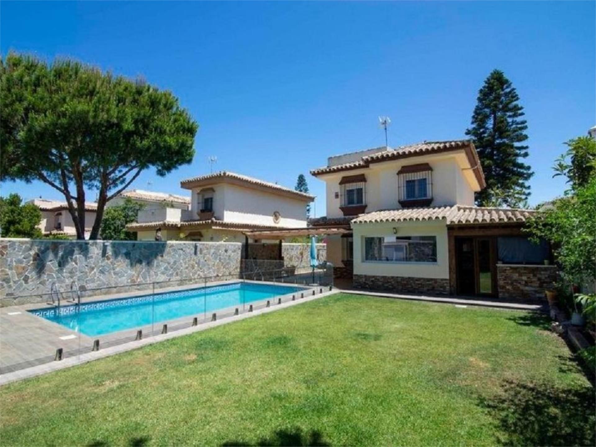 Exterior view of House or chalet to rent in Chiclana de la Frontera  with Air Conditioner, Terrace and Swimming Pool