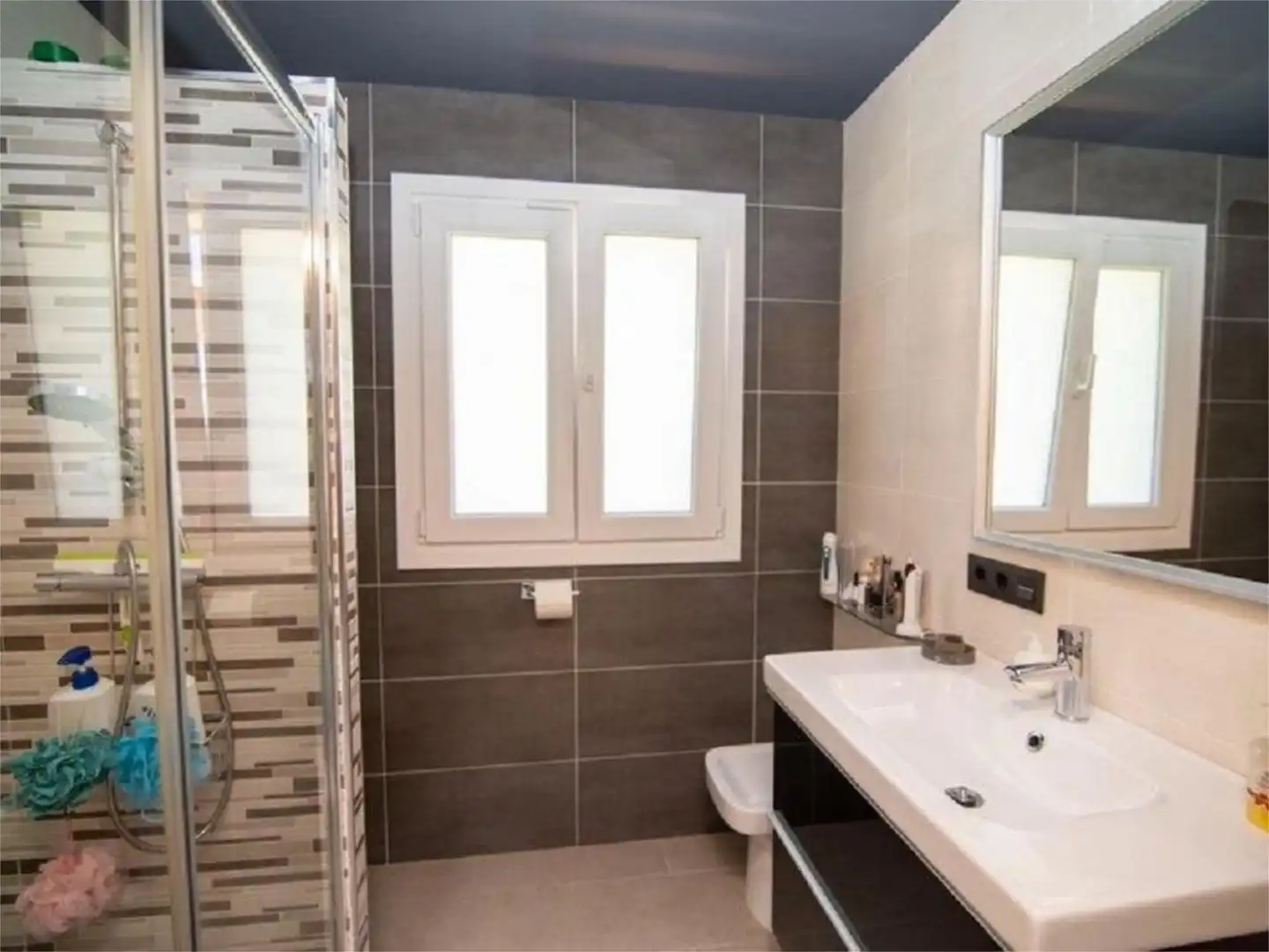 Houses for rent in Calle Bancada, 32, Sancti Petri Bathroom of Houses for rent in Chiclana de la Frontera with Air Conditioner, Private garden and Terrace
