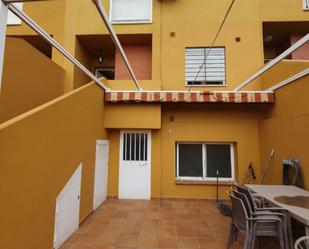 Vista exterior de Casa adosada en venda en Algeciras amb Aire condicionat i Balcó