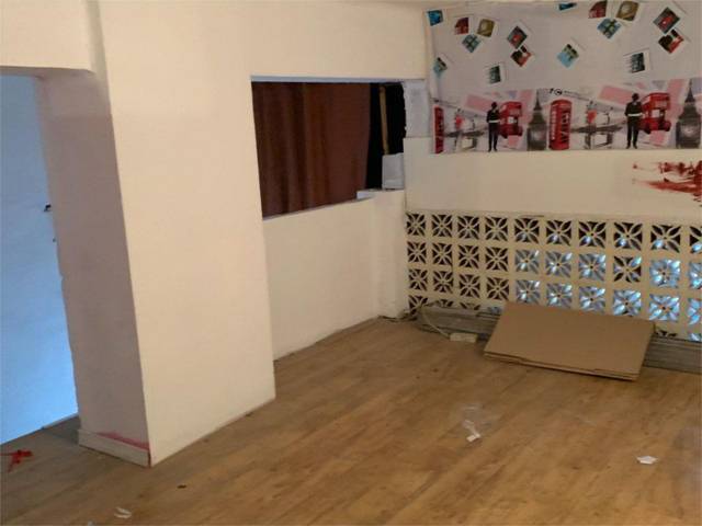 Local comercial en Venta en Calle Maestro Chapí, 5 en Parque Ayala - Jardín de la Abadía - Huelín