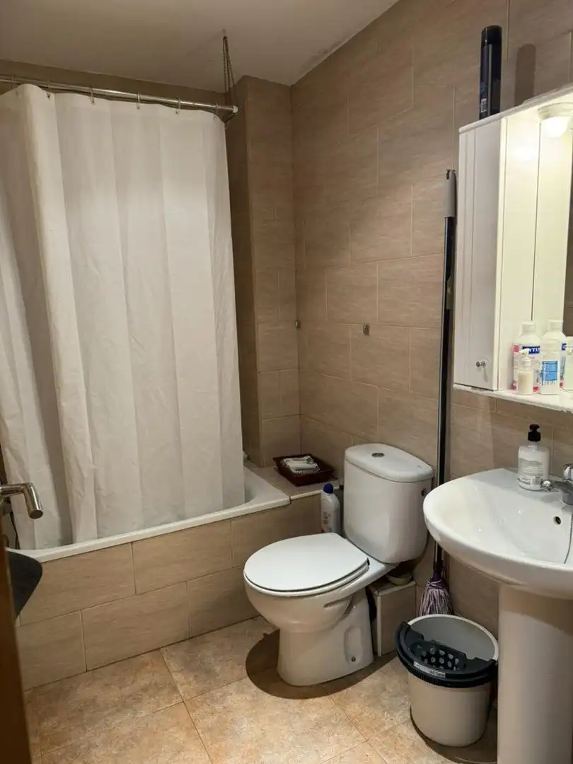 Baño de Estudio para compartir en Elche / Elx con Terraza, Horno y Lavadora