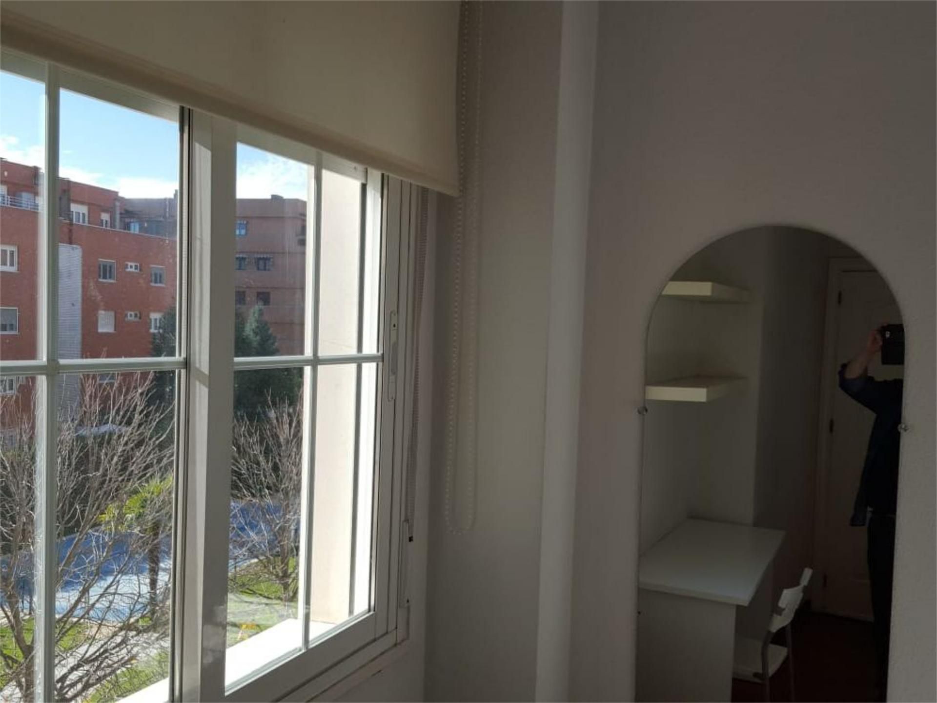 Bedroom of Flat to share in Alcobendas  with Heating, Parquet flooring and Swimming Pool
