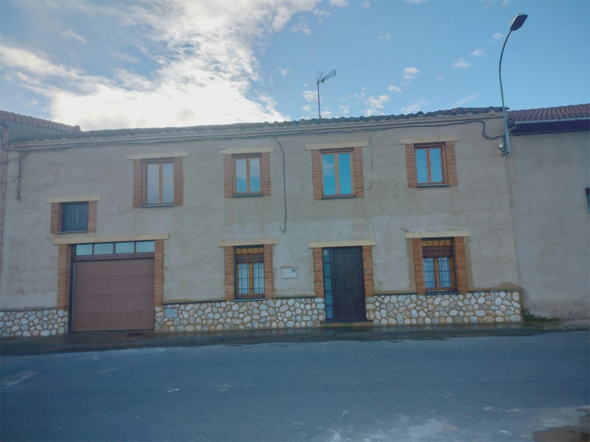 Exterior view of Country house for sale in Urdiales del Páramo  with Heating, Private garden and Parquet flooring