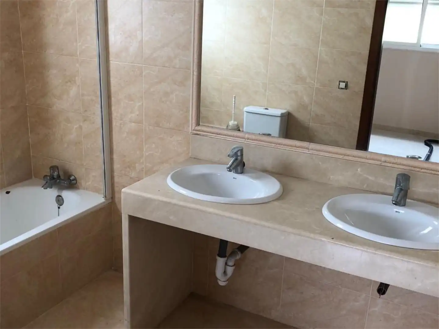 Piso en venta en Cuatro Pinos - El Carmen Baño de Piso en venta en El Puerto de Santa María con Aire acondicionado, Calefacción y Jardín privado