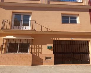 Casa adosada en venda a Marchena