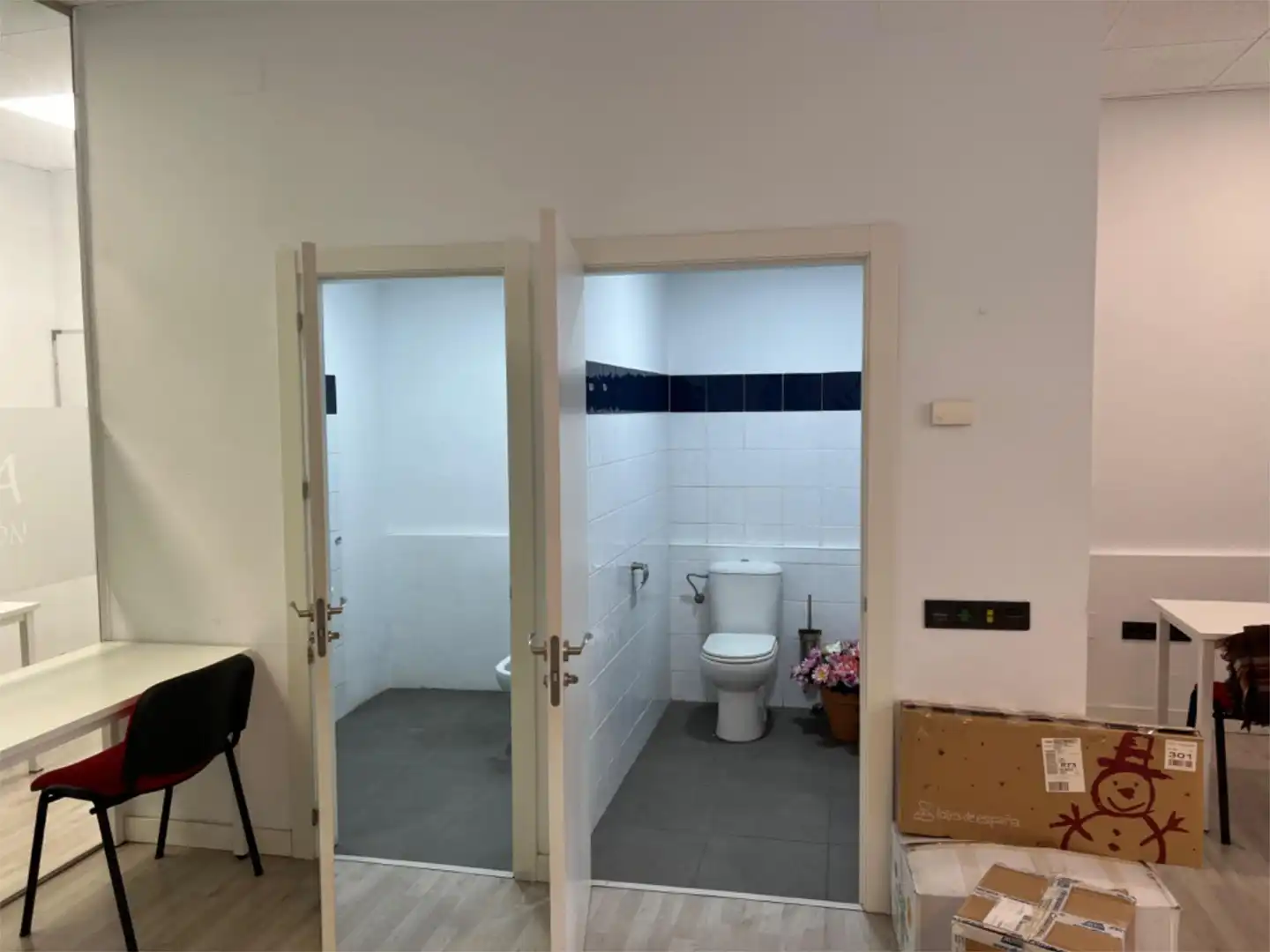 Baño de Local de alquiler en Valladolid con Calefacción, Parquet y Amueblado