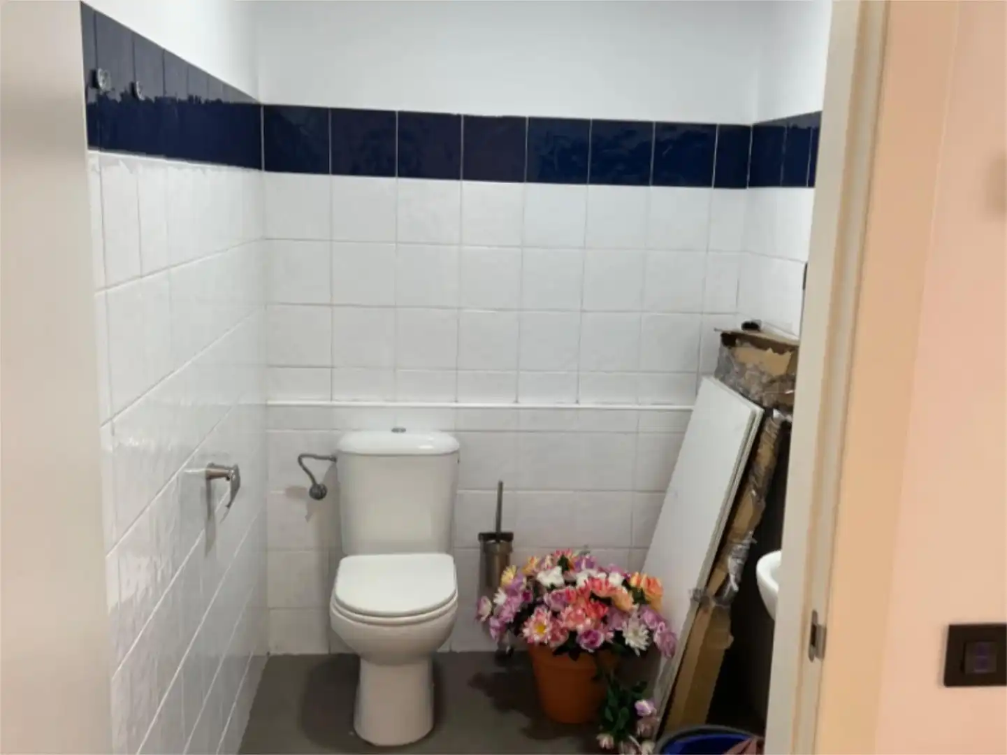 Baño de Local de alquiler en Valladolid con Calefacción, Parquet y Amueblado