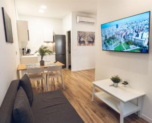 Sala d'estar de Apartament en venda en  Madrid Capital amb Aire condicionat, Calefacció i Moblat