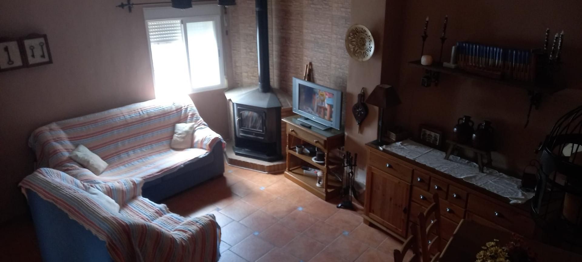 Sala d'estar de Casa adosada en venda en Torre Alháquime amb Aire condicionat, Calefacció i Moblat