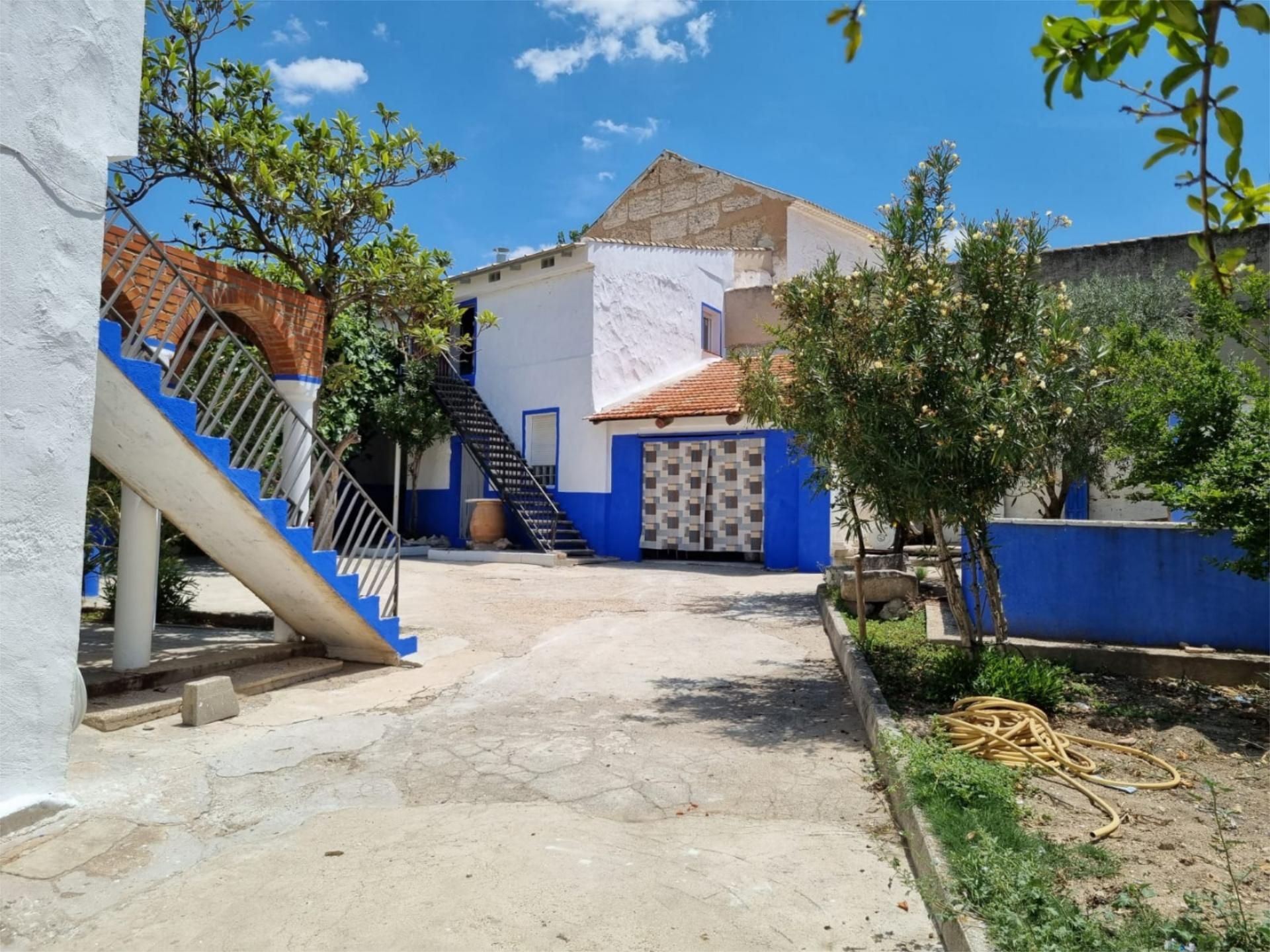 Vista exterior de Casa adosada en venda en Villarta de San Juan amb Jardí privat, Terrassa i Traster