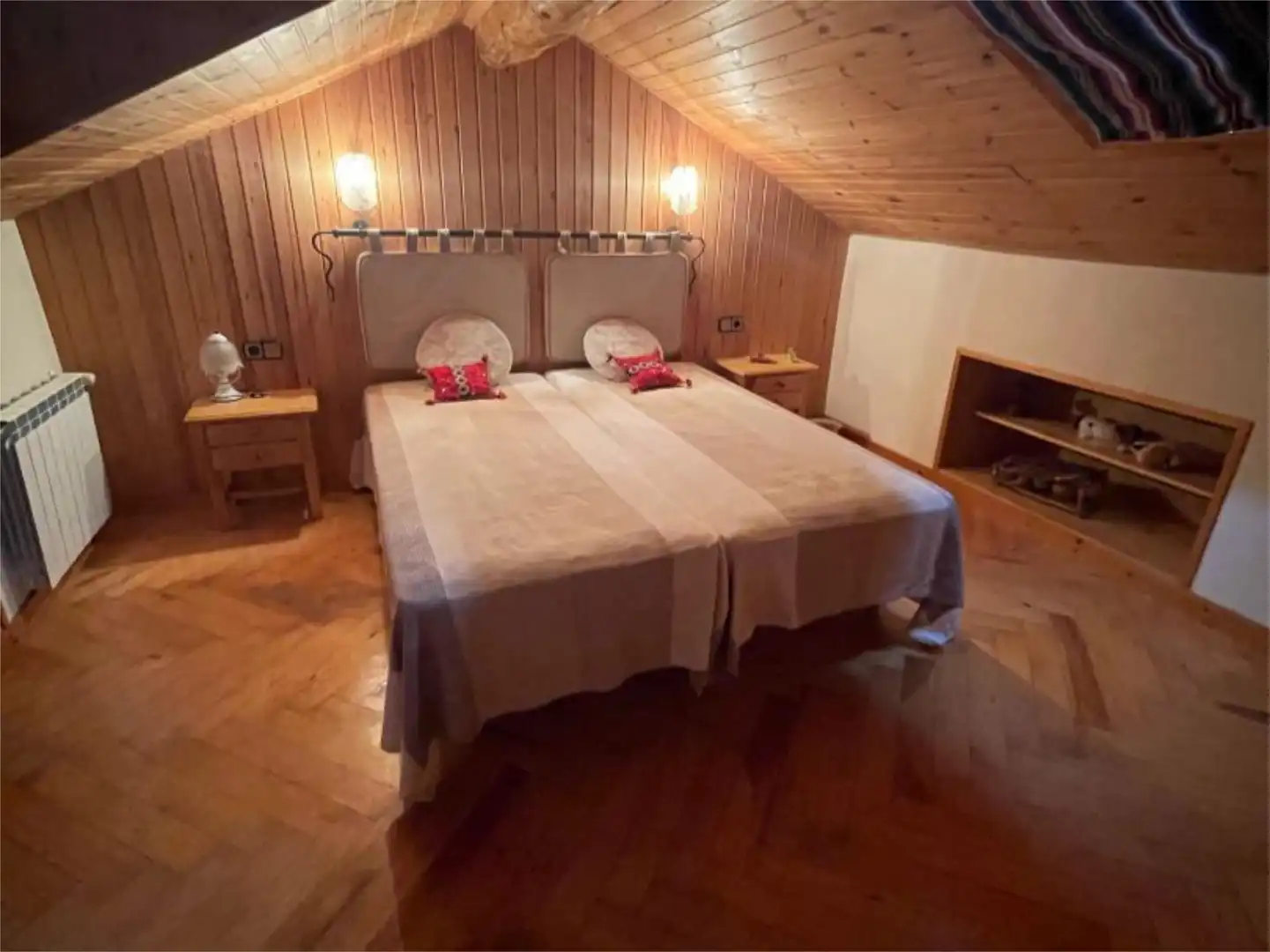Schlafzimmer von Einfamilien-Reihenhaus zum Verkauf in Soriguera mit Balkon