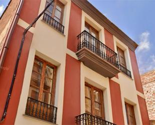 Vista exterior de Casa adosada en venda en Sagunto / Sagunt amb Aire condicionat, Terrassa i Balcó