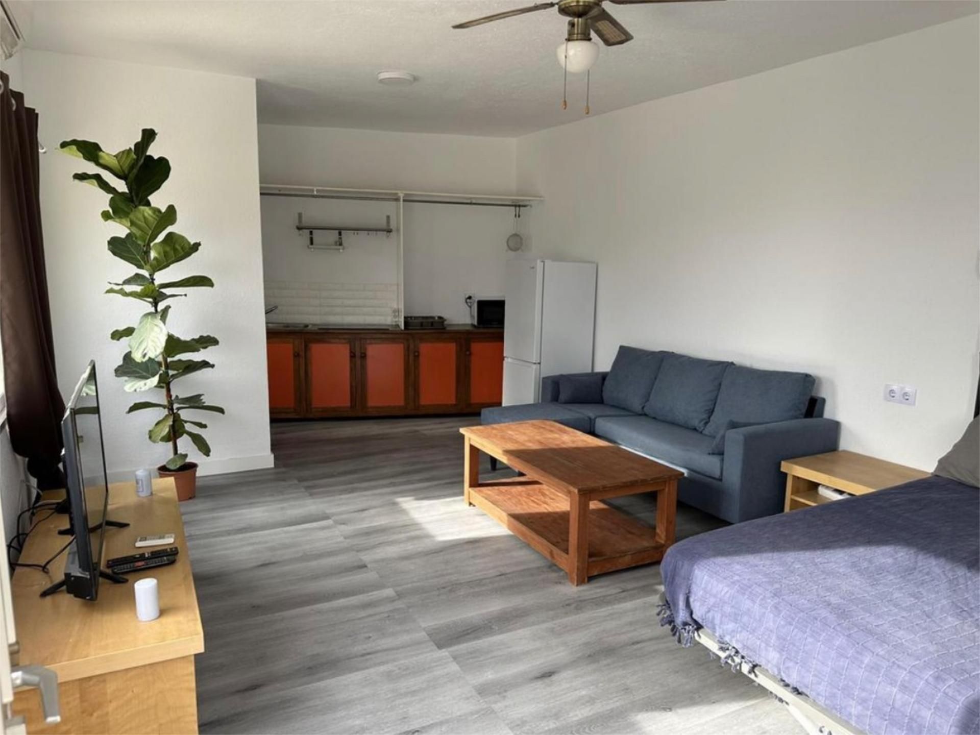 Sala d'estar de Apartament en venda en Nerja amb Aire condicionat, Jardí privat i Terrassa