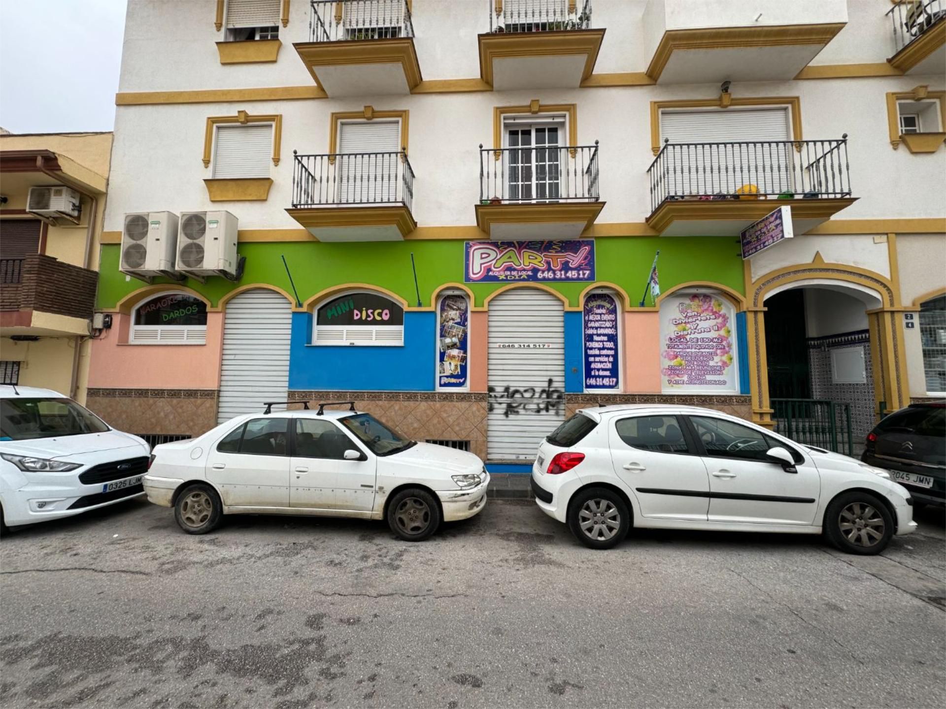 Vista exterior de Local de lloguer en Mijas amb Aire condicionat