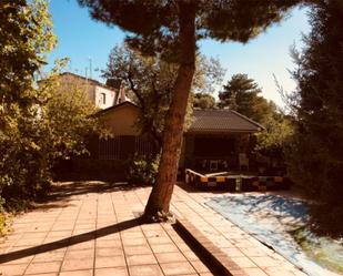 Jardí de Pis de lloguer en Maello amb Piscina