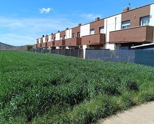 Exterior view of Single-family semi-detached for sale in Uruñuela  with Terrace, Swimming Pool and Balcony