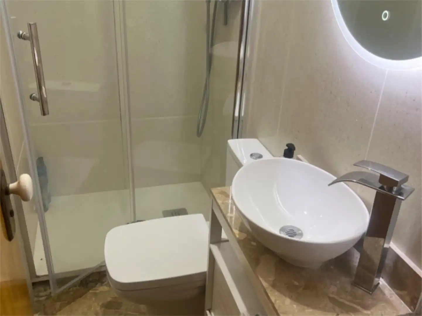 Habitació a Passatge dels Col·legis, 3, Centre Bany de Casa o xalet per a compartir en Viladecans amb Calefacció, Terrassa i Moblat