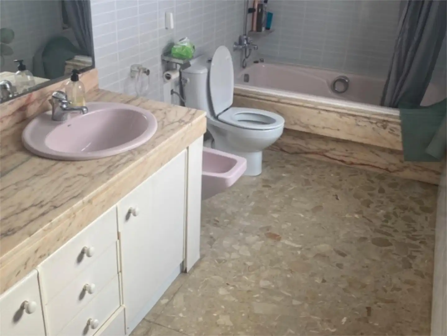 Habitació a Passatge dels Col·legis, 3, Centre Bany de Casa o xalet per a compartir en Viladecans amb Calefacció, Terrassa i Moblat