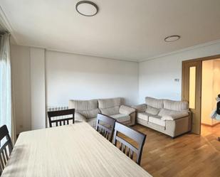 Living room of Flat for sale in Salamanca Capital  with Balcony