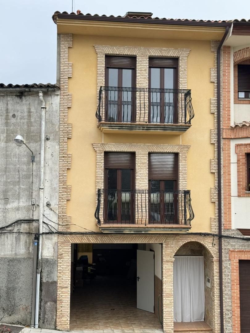 Exterior view of Single-family semi-detached for sale in Aldeanueva de la Vera