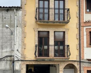 Vista exterior de Casa adosada en venda en Aldeanueva de la Vera amb Calefacció, Moblat i Forn