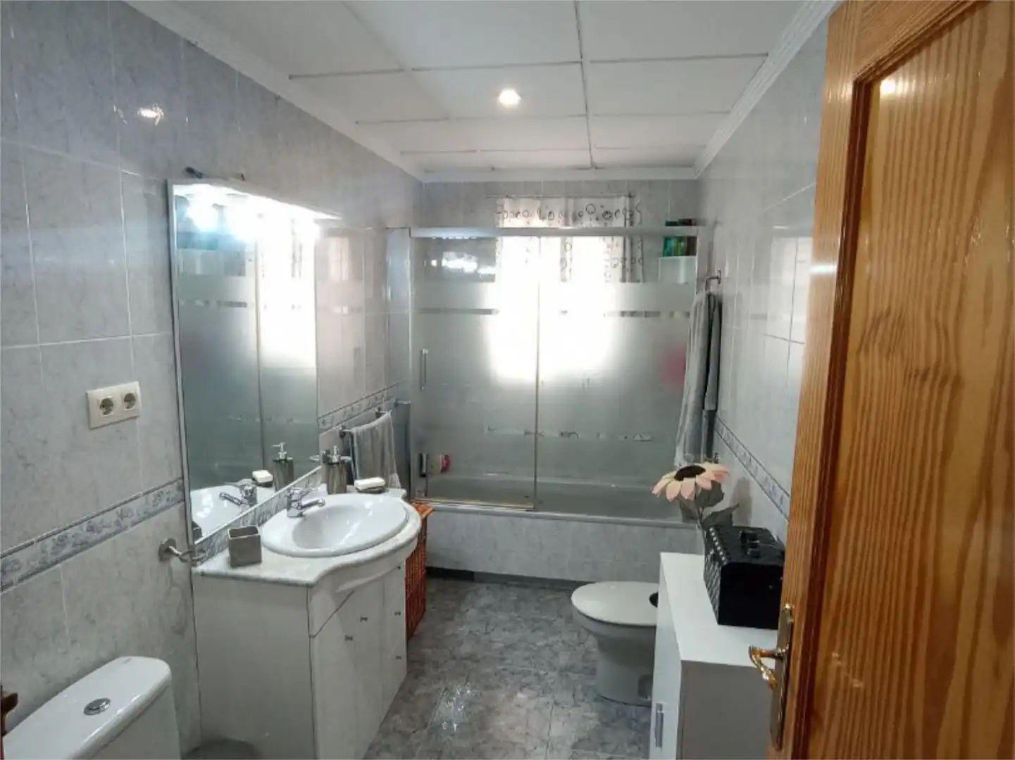 Baño de Piso en venta en Yeste con Aire acondicionado, Calefacción y Terraza