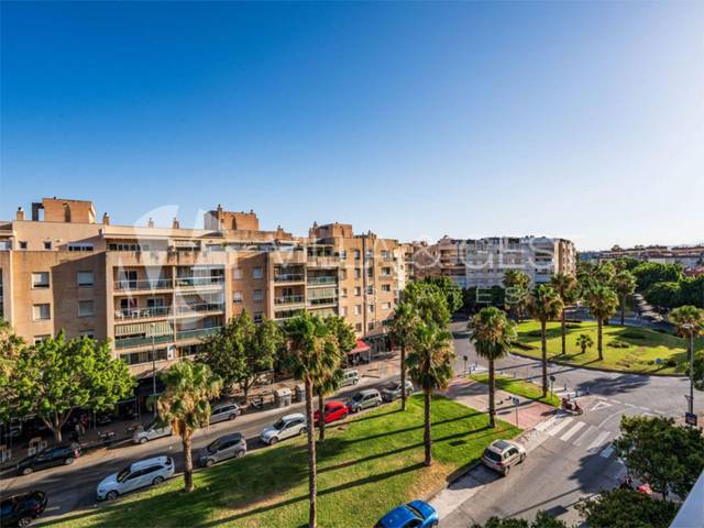 Garaje en Alquiler en Avenida Plutarco, 57 en El Cónsul - Ciudad Universitaria - El Romeral