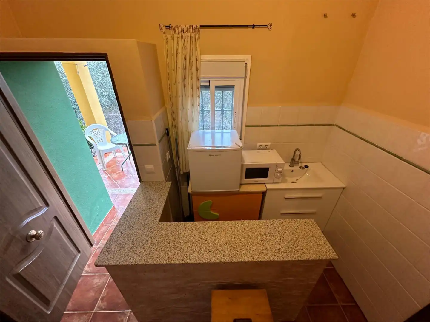 Apartament de lloguer a Valverde de Leganés Cuina de Apartament de lloguer en Valverde de Leganés amb Aire condicionat, Calefacció i Jardí privat
