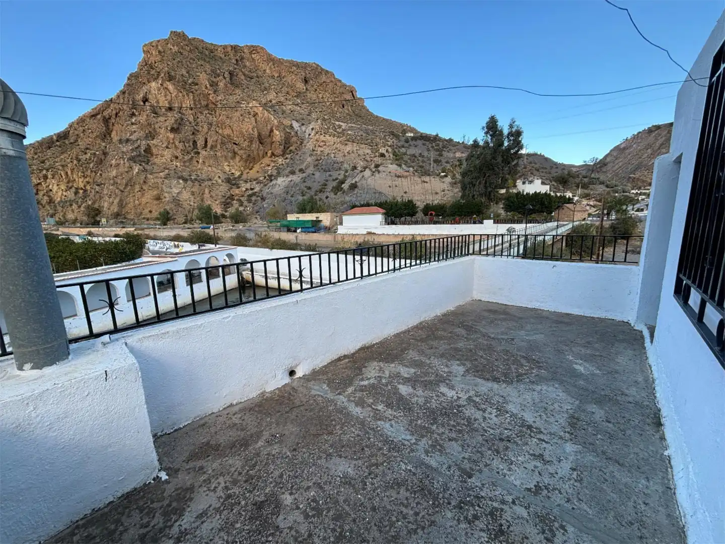 Vista exterior de Piso en venta en Alboloduy