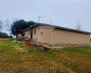 Vista exterior de Casa o xalet en venda en Robledillo de la Jara amb Terrassa