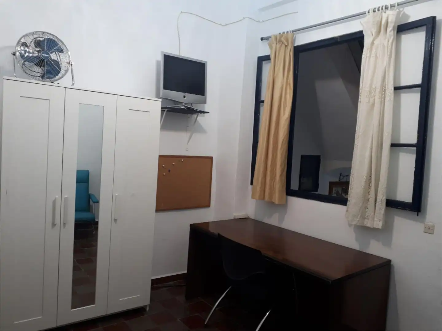 Zimmer in Calle Juan Perez de Montalbán, 4, Feria Schlafzimmer von Einfamilien-Reihenhaus zur untervermieten in Sevilla mit Klimaanlage, Heizung und Terrasse