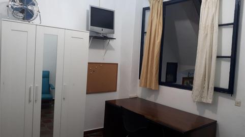 Foto 3 de Casa adosada per a compartir a Calle Juan Perez de Montalbán, 4, Feria, Sevilla