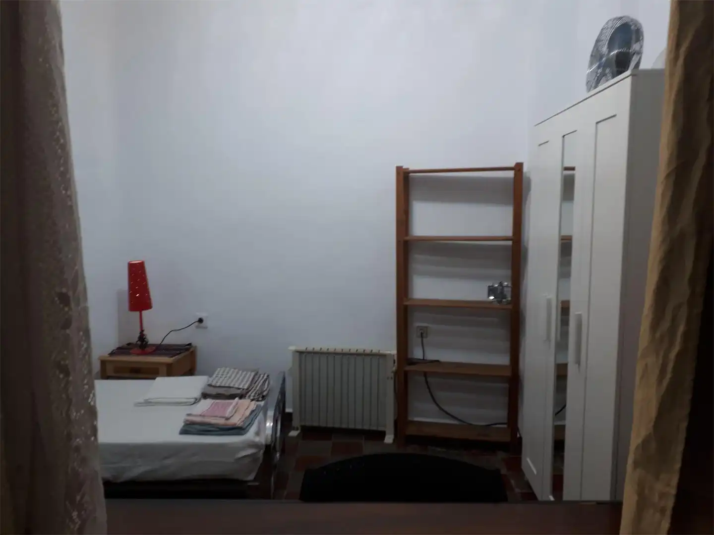 Zimmer in Calle Juan Perez de Montalbán, 4, Feria Schlafzimmer von Einfamilien-Reihenhaus zur untervermieten in Sevilla mit Klimaanlage, Heizung und Terrasse