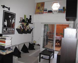 Sala d'estar de Dúplex en venda en  Madrid Capital amb Aire condicionat, Terrassa i Piscina