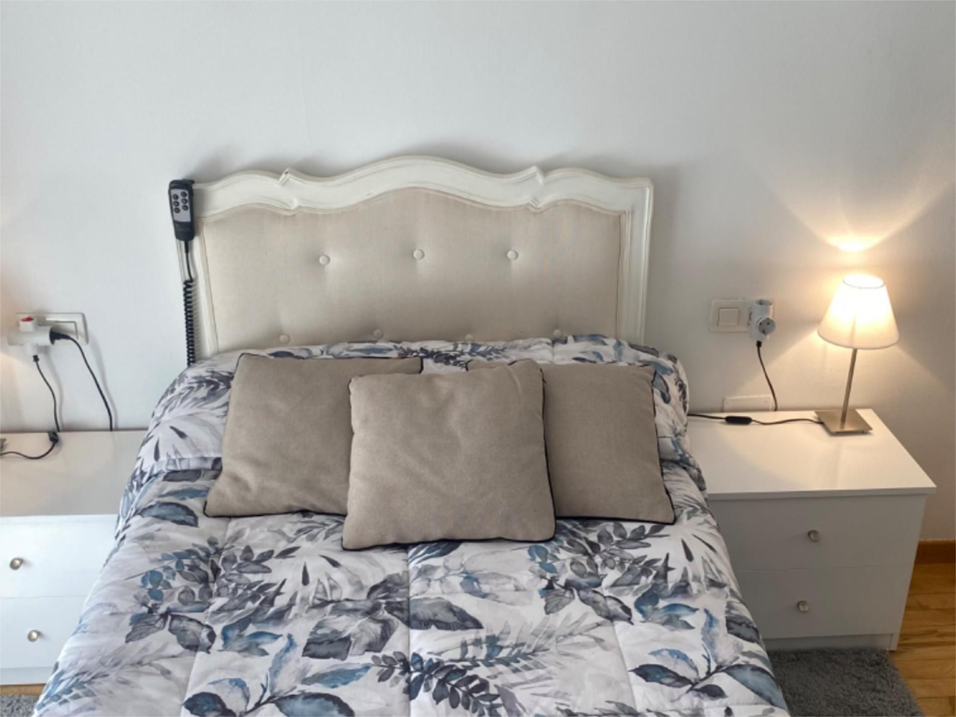 Dormitori de Apartament per a compartir en León Capital  amb Calefacció, Parquet i Terrassa