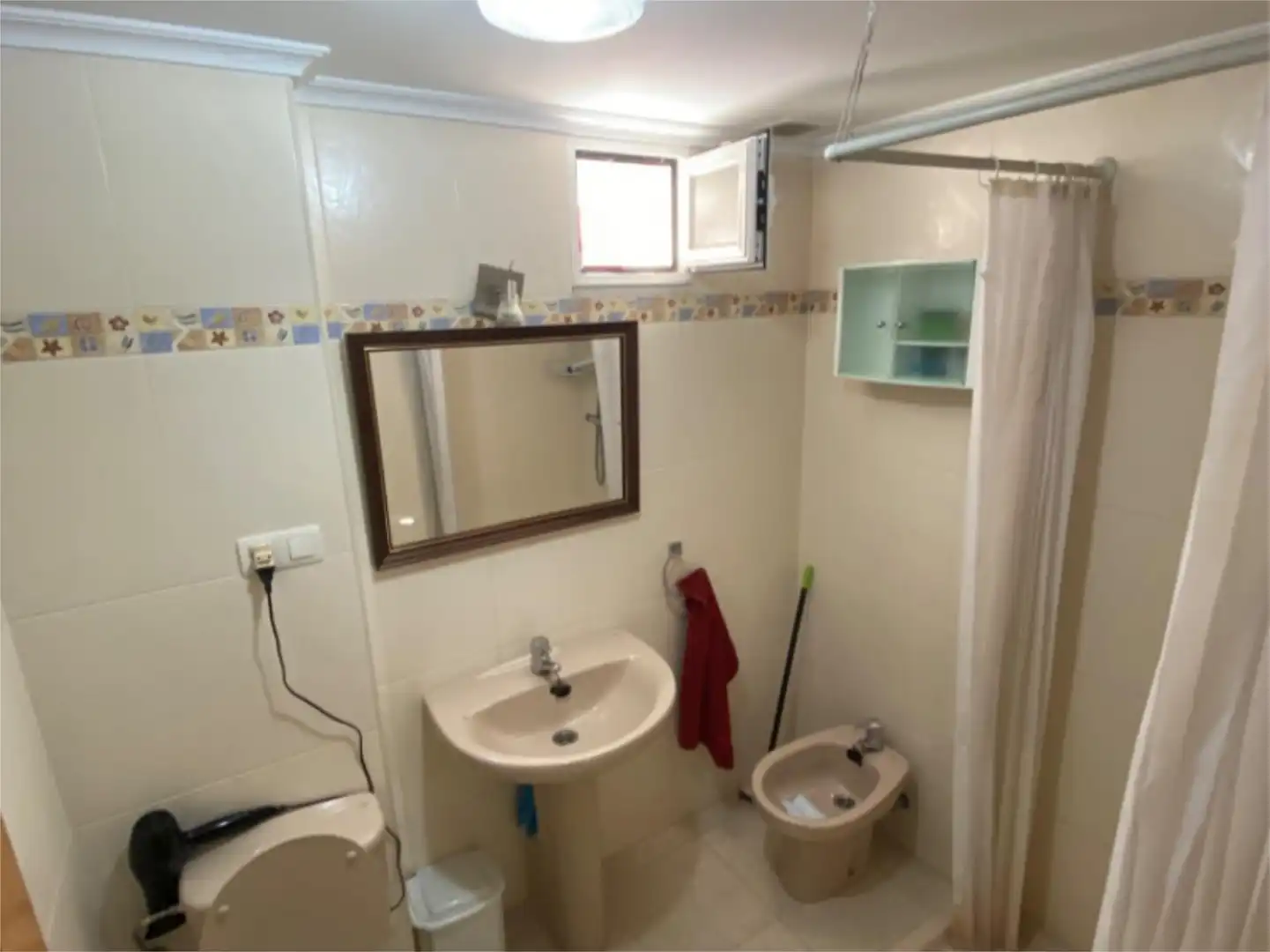 Habitació a Calle Peña Ercina, 5, La Asunción - La Inmaculada Bany de Apartament per a compartir en León Capital amb Calefacció, Parquet i Terrassa