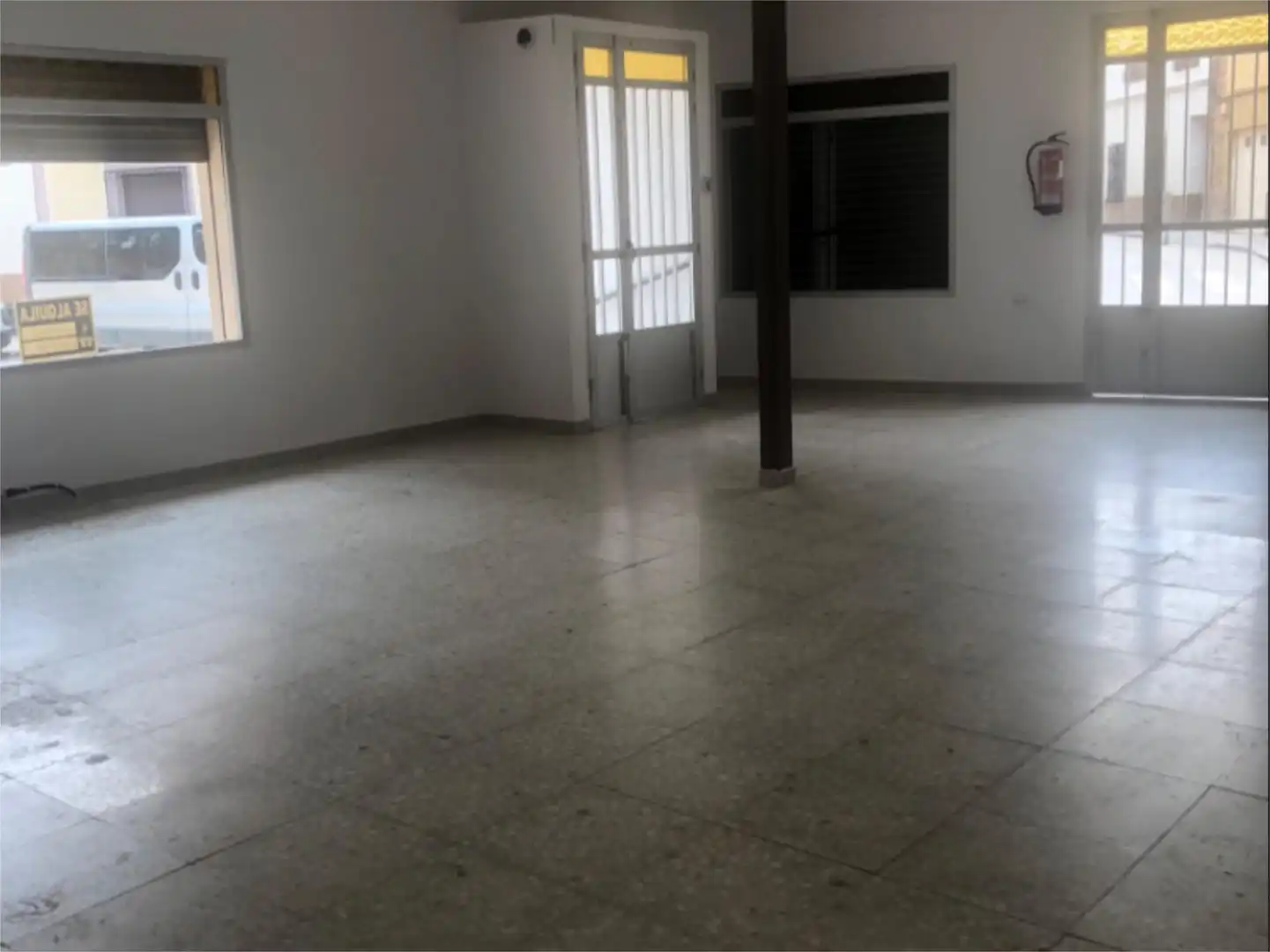 Premises for rent in Madridejos  with Air Conditioner