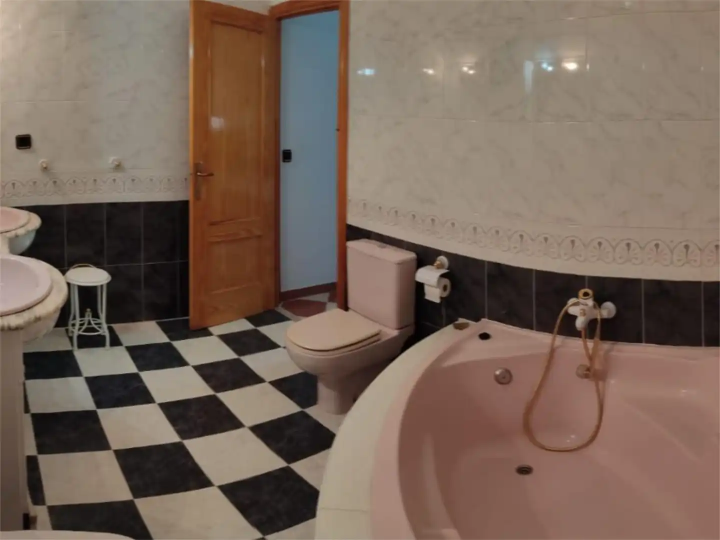 Piso en venta en J-6120, 37, Santa Elena Baño de Piso en venta en Santa Elena con Calefacción, Jardín privado y Trastero