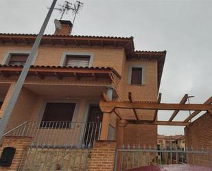 Exterior view of Single-family semi-detached for sale in Santa Olalla