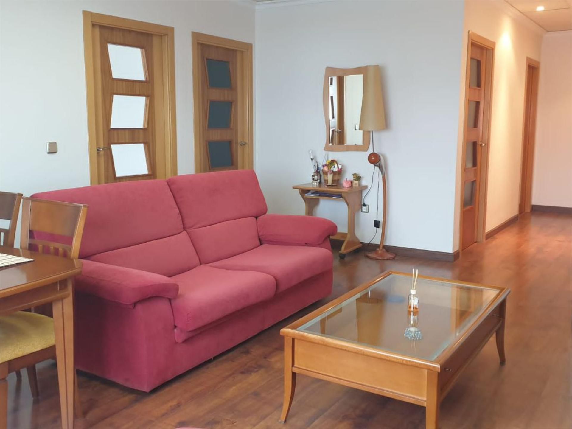Sala d'estar de Pis en venda en El Provencio   amb Aire condicionat, Parquet i Moblat