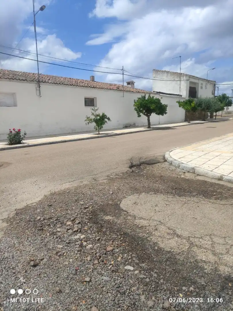 Vista exterior de Casa o xalet en venda en Navalvillar de Pela amb Aire condicionat i Balcó