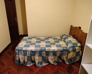 Bedroom of Flat to share in Palencia Capital  with Heating, Parquet flooring and Terrace